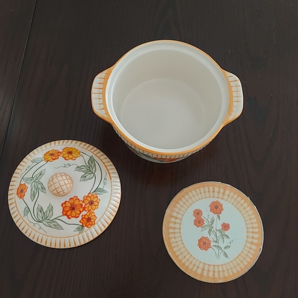 Temp-tations by Tara 1.0 Quart Morning Glory Ovenware Dish With Hot Plate - Picture 2 of 4